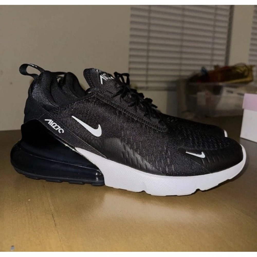 Nike Air Max 270 Women Size 12 Men Size 10.5
